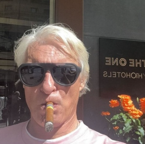 накурен и туп